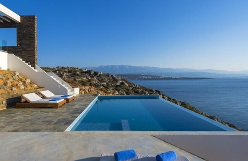 Old Town Villa | holiday vacation villa rental greece, crete, Chania area, sea view, pool, air conditioning, holiday vacation villa to re