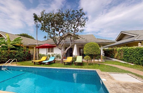 Moo 5 House | Holiday villa with garden, barbecue and terrace