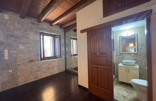 Omales Apartment | Holy Stone Mani