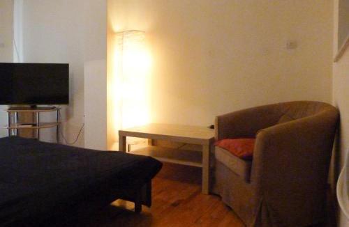 Khalkis Apartment | Homely Spacious Studio