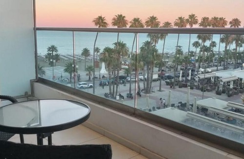 Larnaca City Centre Apartment | Horizon Luxury Suite at Finikoudes Beach 304
