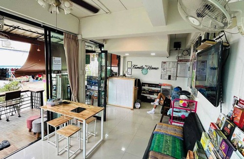 Wua Lai Hostel | Hostel ∙ 8 guests