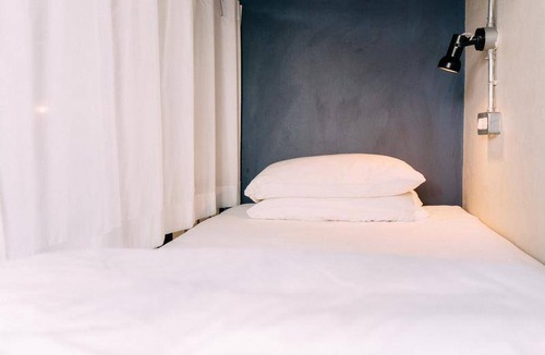 Thanon Phetchaburi Hostel | Hostel ∙ 8 guests