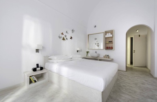 Kamari Hotel | Hotel 28
