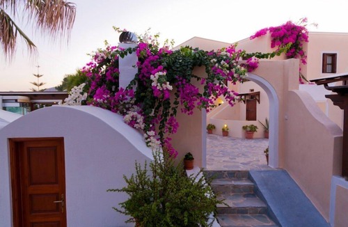 Akrotiri Hotel | Hotel Mathios Village