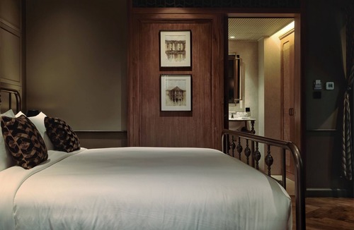 Talat Yai Hotel | Hotel Verdigris