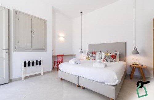 Finikia Hotel | Hotiday Santorini Oia