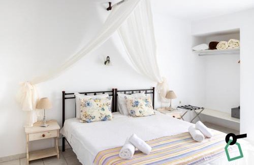 Finikia Hotel | Hotiday Santorini Seafront