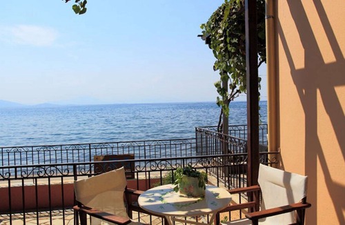 Lefokastron Apartment | House in Lefokastro - in front of the beach + Wi-Fi #1