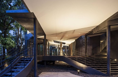 Bangkok Central Business District House | House of Grey - Luxury Pool Villa