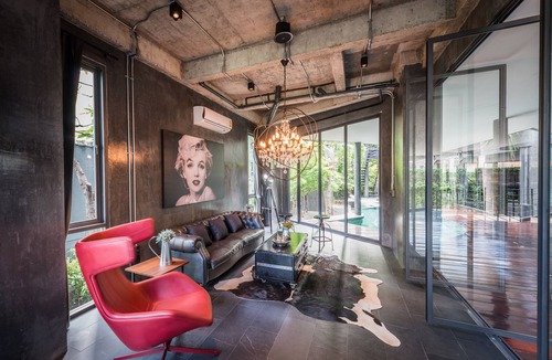 Bangkok Central Business District House | House of Grey - Luxury Pool Villa