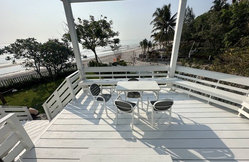 Nong Kae House | House on the Beach! 5 mins walk on beach to hotels and coffee shops/