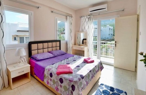 Kyrenia Villa | House with Shared Pool and Terrace 9 min to Beach