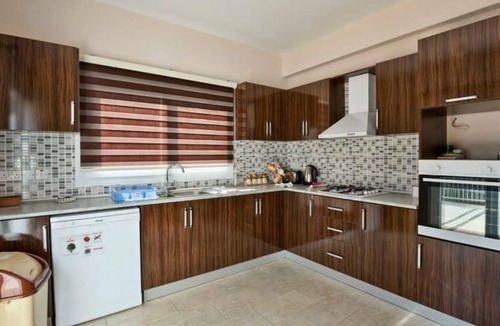 Kyrenia Villa | House with Shared Pool and Terrace 9 min to Beach