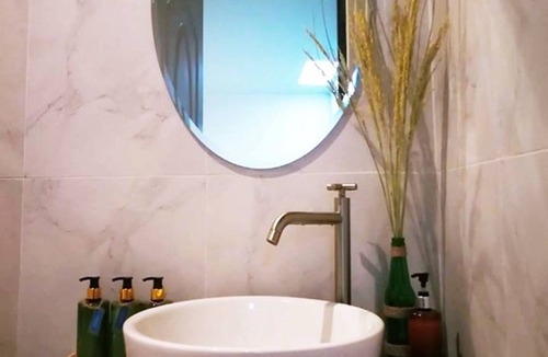 Phanat Nikhom Hotel | I-DNA PhanatNikhom Hometel