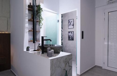 Kalamaki Apartment | Iceberg Suite with Jacuzzi