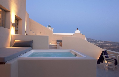 Kamari Apartment | Ikia Kriton - Cave apartment with jacuzzi