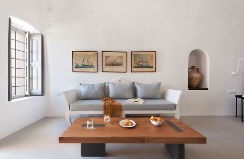Kamari Apartment | Ikia Kriton - Cave apartment with jacuzzi
