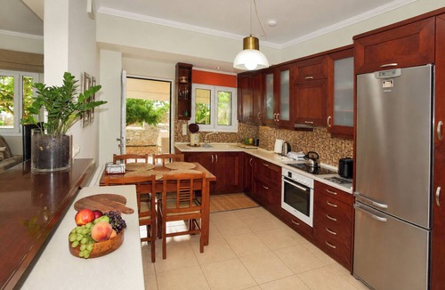 Palaiochora Apartment | Ilios Residence - 2BR House with Private Garden