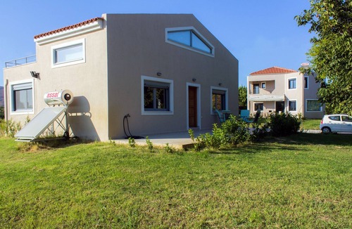 Eresos-Antissa House | In the 'Perivoli' house B