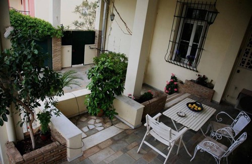 Kolokinthou Apartment | Independent entrance Apt 130m2 Garden Priv.Parking