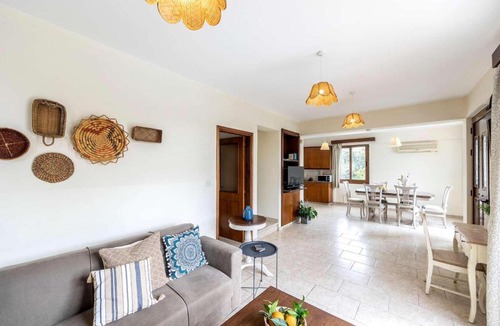Polis Villa | Irene