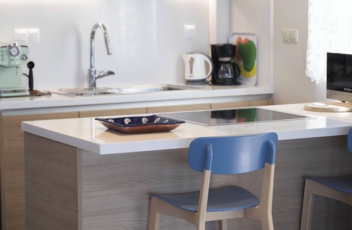 Kokinos Pirgos Apartment | Iris Suite | Beachfront Getaway