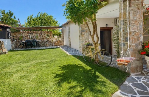 Kymi-Aliveri House | J&S Village House