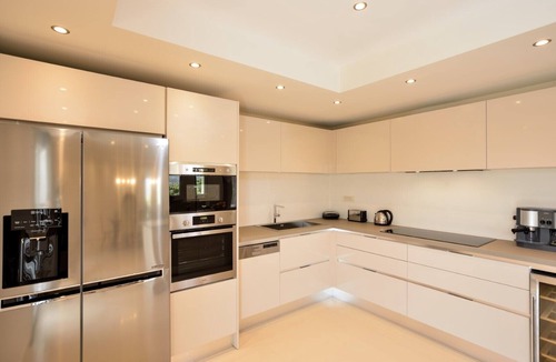 Souda Villa | Jacuzzi -BBQ-Big pool - Walk to beach & grocery store