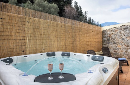 Katochori Villa | Jacuzzi Villa Nena