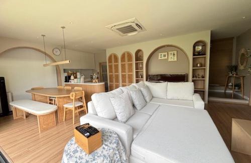 Bang Kaeo House | Japandi Cozy House Bangna - Japanese Style 3BR Residence