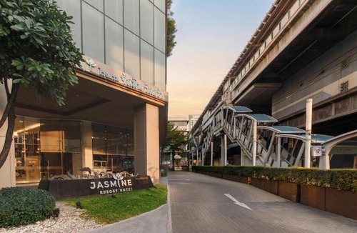 Phra Khanong Nuea Hotel | Jasmine Resort Hotel Bangkok BTS Phrakhanong