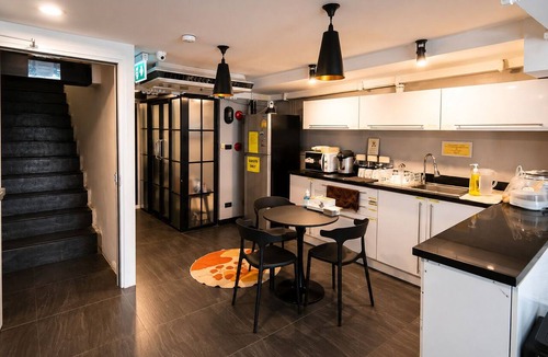 Bangkok Central Business District Hostel | Jellybean The Blocks Hostel Sukhumvit 10