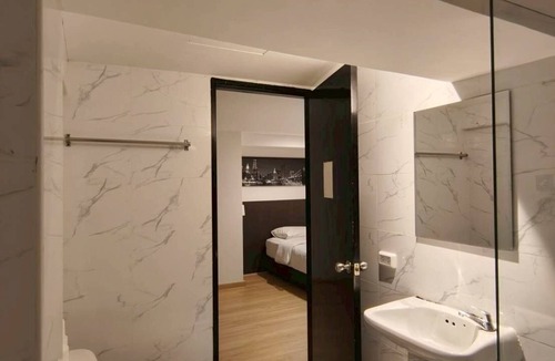 Bangkok Central Business District Hostel | Jellybean The Blocks Hostel Sukhumvit 10