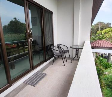 Lipa Noi Resort | Jigsaw Cafe & Resort
