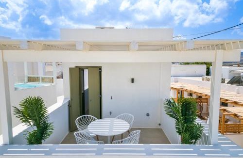 Naousa House | Joelia Suites in Naousa Paros with private jacuzzi!