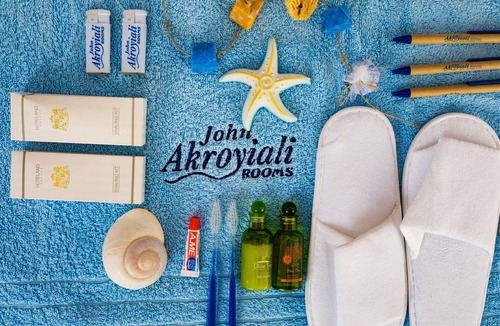 Loutro Bed & Breakfast | John Akroyiali rooms
