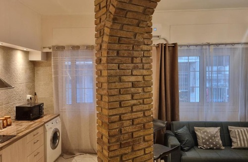 Petralona Apartment | JOHN BEAUTY 50m2, METRO and ACROPOLIS 5'