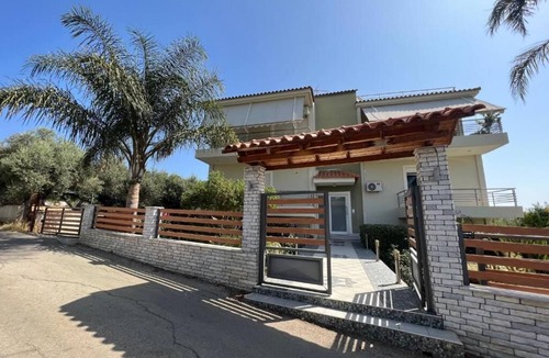 Kato Galatas Apartment | Joyful Guest House 4 Horizon View w/Roof Top by 8essentially