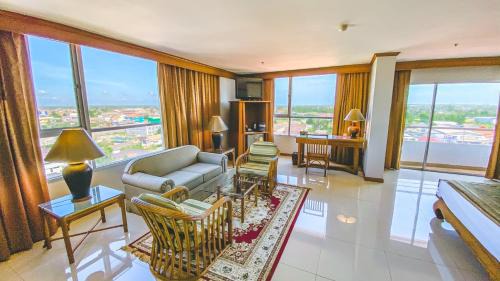 Bang Kung Hotel | K Park Grand Hotel