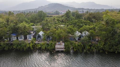 Kampot Hotel | Kampot Riverfront Boutique By BEN