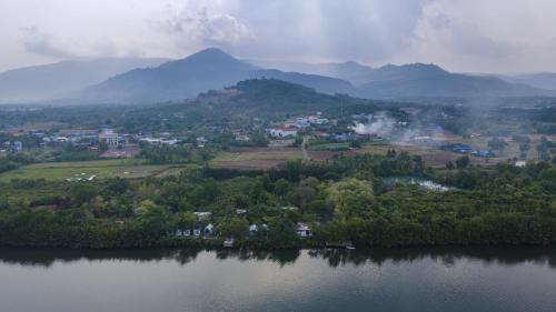 Kampot Hotel | Kampot Riverfront Boutique By BEN