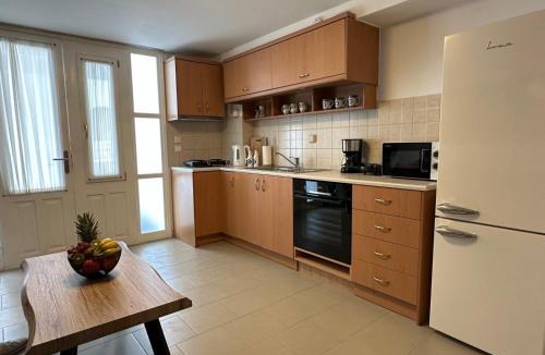 Kamari Apartment | Karma