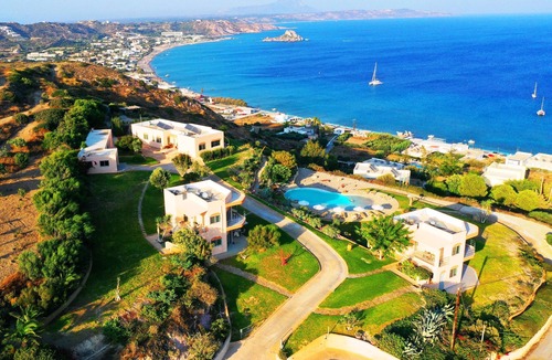 Kefalos Apartment | Kefalos : superb apartment in a private residence with a landscaped swimming pool offering a spectacular view of the Kefalos bay.