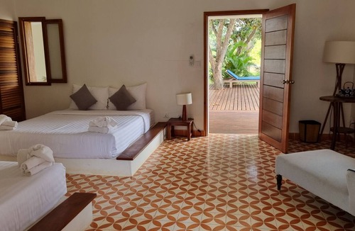 Kampot Hotel | Khla Lodge Quad Family room - Pool View
