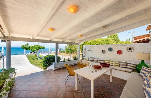West Achaea House | Kiko, the Coastline house