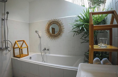 Kampot Hotel | King Suite Pool View