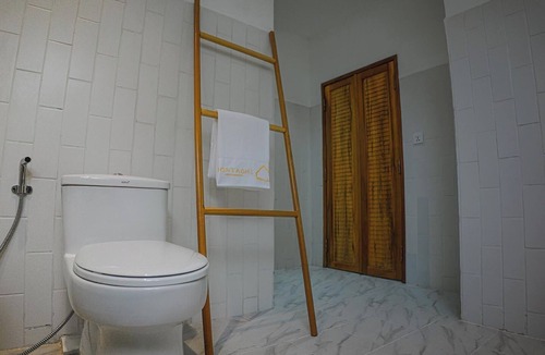 Kampot Hotel | King Suite Pool View