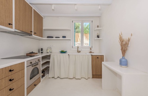 Tripiti House | KLIMA BAY Beachfront Boutique Houses (Turquoise)