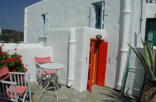 Skiros Apartment | Kochylia trad. Home 1 (orange) in a quiet central location